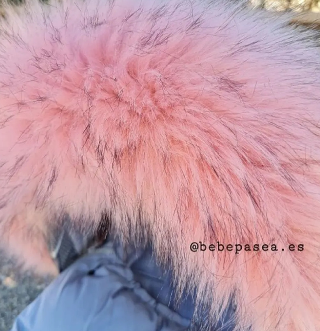 Cappuccio rosa con cappuccio per carrozzina con pompon - Peli per passeggini