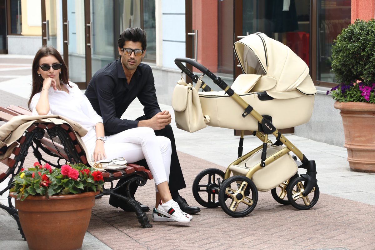 Carrito de bebe eco cuero oro