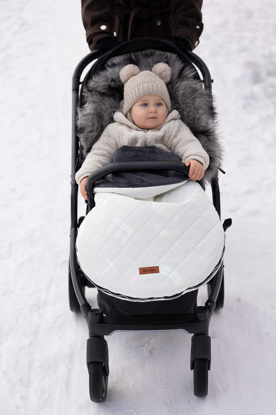 Saco de carrito negro con capucha de pelo